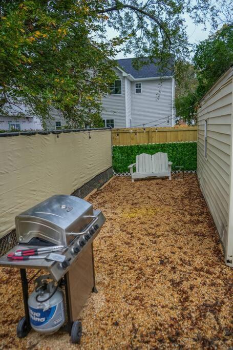 Historic Coastal Haven- Pet Friendly Fast Wi-Fi Villa Norfolk Exterior photo