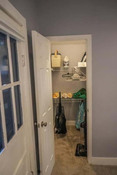 Historic Coastal Haven- Pet Friendly Fast Wi-Fi Villa Norfolk Exterior photo