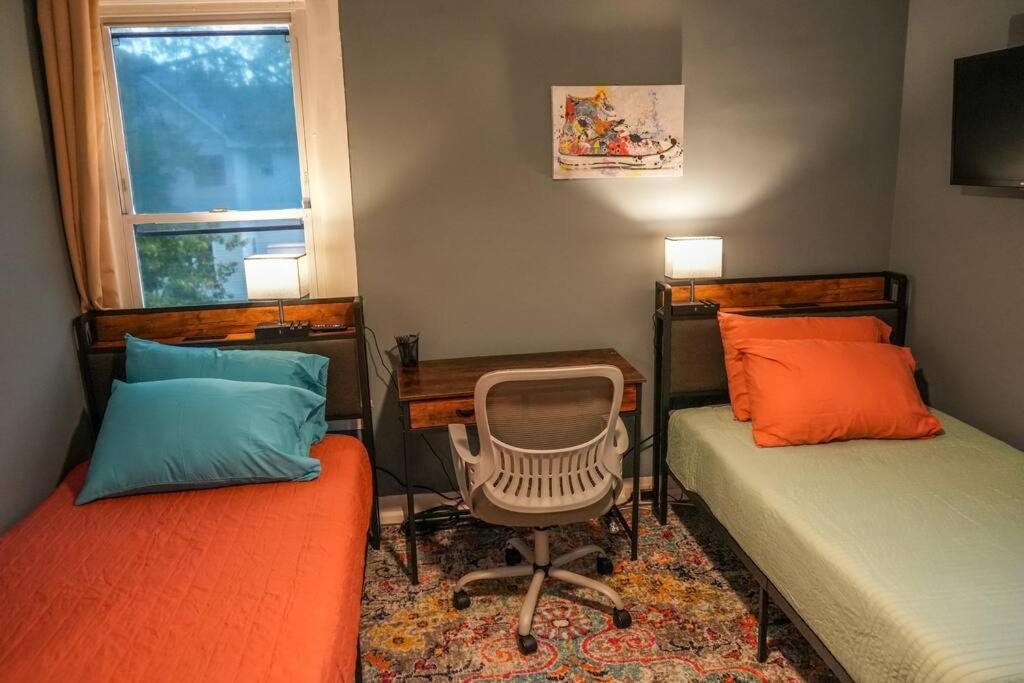 Historic Coastal Haven- Pet Friendly Fast Wi-Fi Villa Norfolk Exterior photo