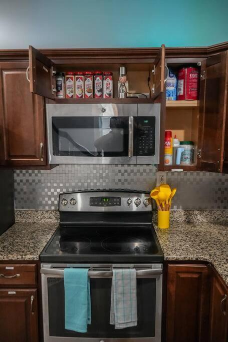 Historic Coastal Haven- Pet Friendly Fast Wi-Fi Villa Norfolk Exterior photo