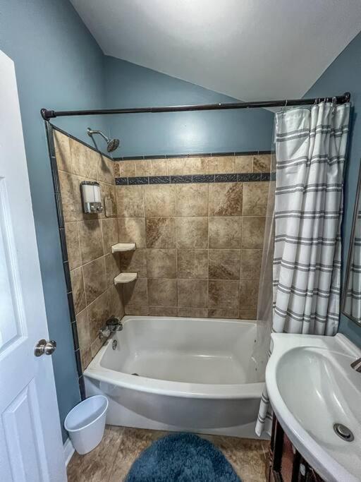 Historic Coastal Haven- Pet Friendly Fast Wi-Fi Villa Norfolk Exterior photo
