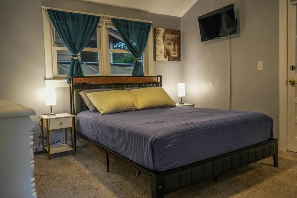 Historic Coastal Haven- Pet Friendly Fast Wi-Fi Villa Norfolk Exterior photo