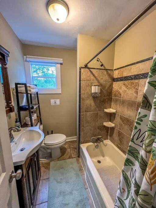 Historic Coastal Haven- Pet Friendly Fast Wi-Fi Villa Norfolk Exterior photo