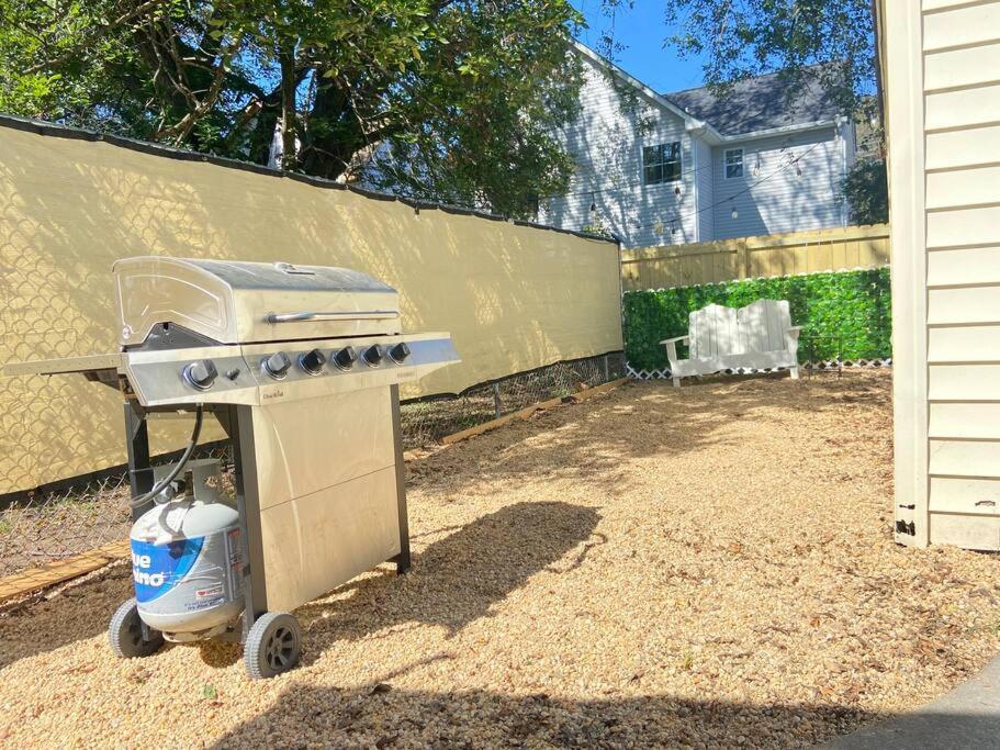 Historic Coastal Haven- Pet Friendly Fast Wi-Fi Villa Norfolk Exterior photo